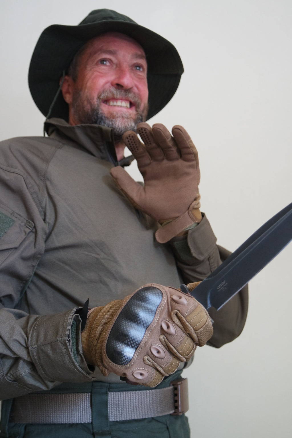MTG TACTICAL GLOVES - COYOTE